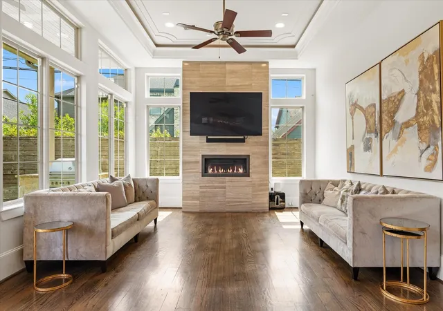 Photo 4 of Sale Pending at 1622 E Rose Ter Ln, Houston, TX 77055 | MLS# 12481189 | Listing updated on 2026-09-21