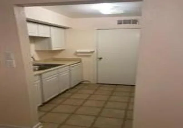 Listing Photo 5 - Condo for sale in building located at 12506 Ashford Mdw Dr, Houston, TX 77082 - Unit #B