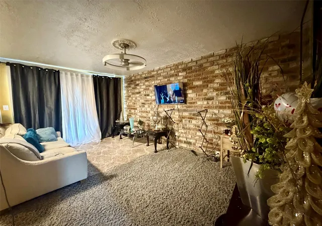 Listing Photo 5 - Condo for sale in building located at 5615 Bissonnet St, Houston, TX 77081 - Unit #214A