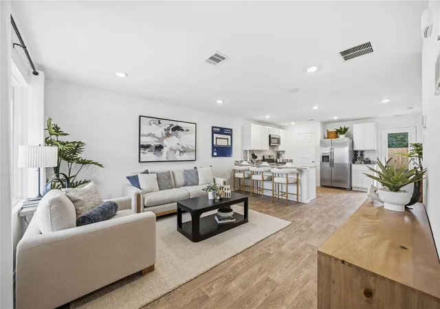 Photo 3 of Single family home for sale at 6010 Pineapple St, Houston, TX 77048 | MLS# 80591447 | Listing updated on 2026-09-17