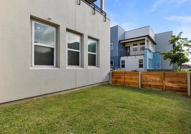 Listing Photo 3 - Condo for sale in building located at 9015 Cattle Baron Path, Austin, TX 78747 - Unit #2001