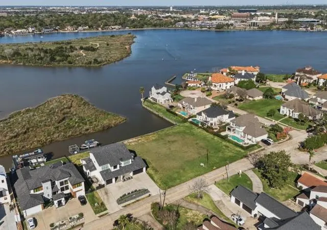 11th image of 923 Davis Rd, League City, TX 77573 | MLS# 76954199