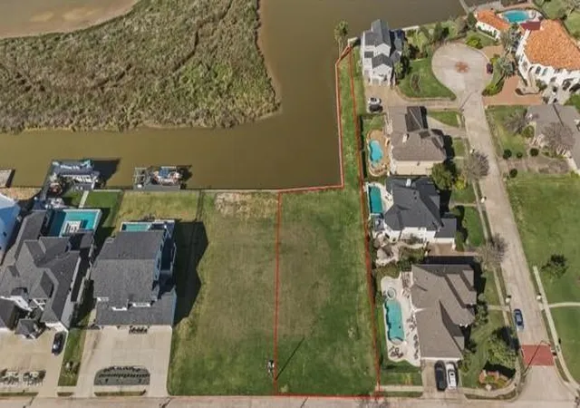 1st image of 923 Davis Rd, League City, TX 77573 | MLS# 76954199