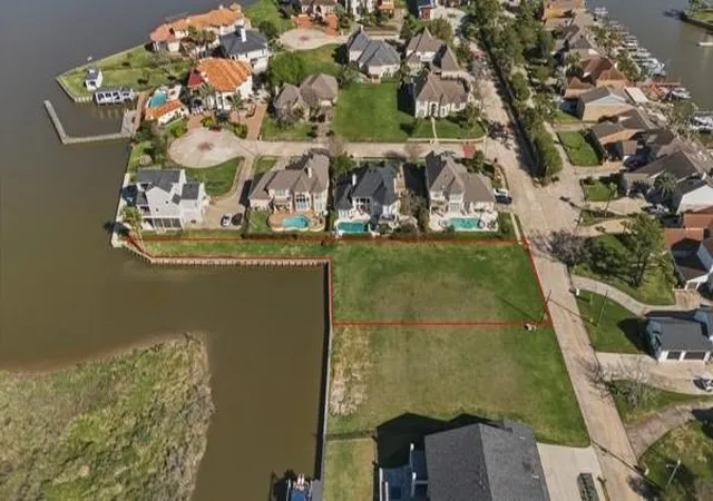 2nd image of 923 Davis Rd, League City, TX 77573 | MLS# 76954199