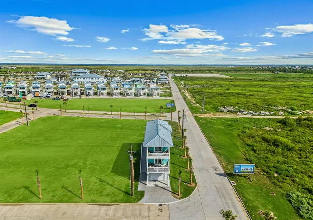 4th image of 805 Bikini St, Port Bolivar, TX 77650 | MLS# 71282388