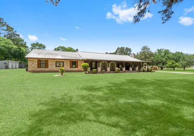 5th image of 51 Bullock Ln, Shepherd, TX 77371 | MLS# 97437410