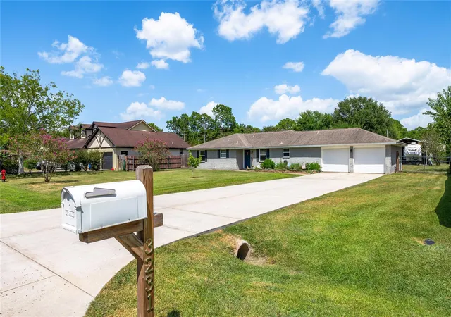 Photo 1 of Sale Pending at 3231 W Meadow Ln, Dickinson, TX 77539 | MLS# 60203957 | Listing updated on 2026-09-16