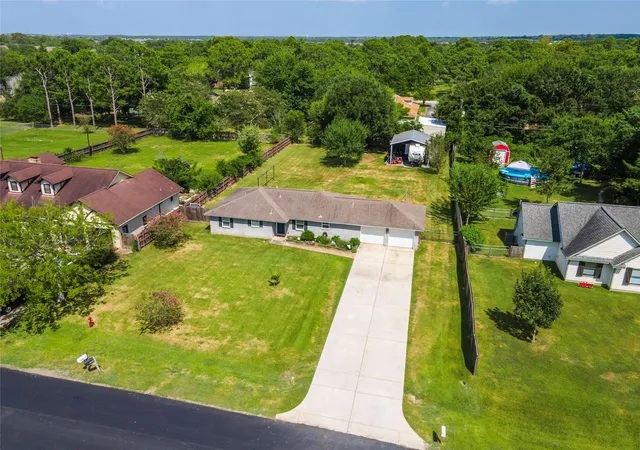 Photo 2 of Sale Pending at 3231 W Meadow Ln, Dickinson, TX 77539 | MLS# 60203957 | Listing updated on 2026-09-16
