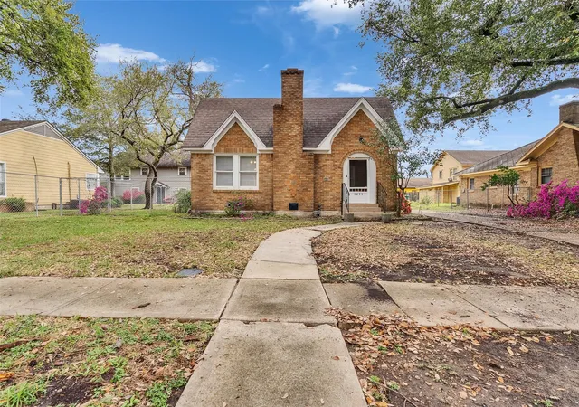 Photo 2 of Single family home for sale at 1411 Lawson St, Houston, TX 77023 | MLS# 39498083 | Listing updated on 2026-08-26