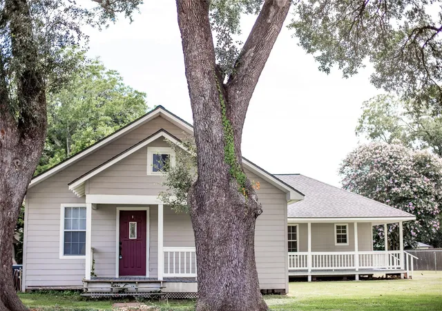 2nd image of 403 Leveridge, East Bernard, TX 77435 | MLS# 54965112