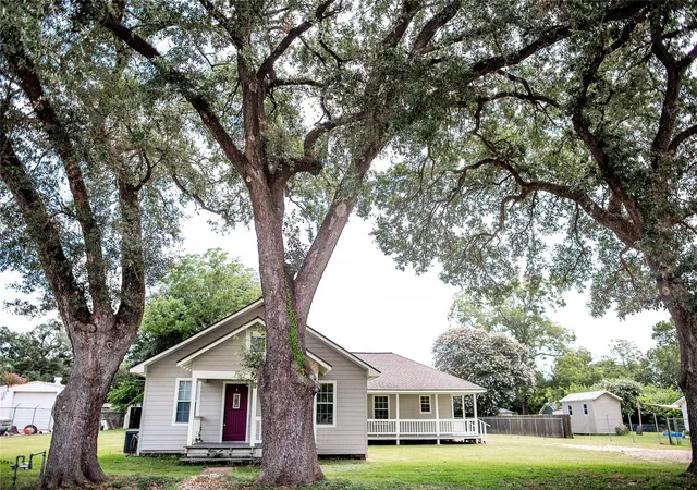 3rd image of 403 Leveridge, East Bernard, TX 77435 | MLS# 54965112