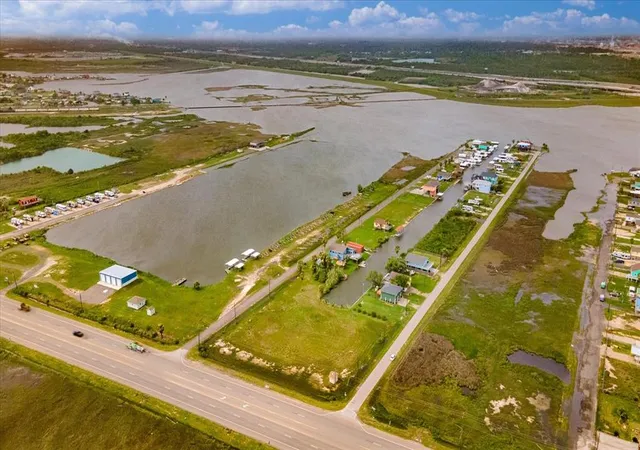 24th image of 33&34 Beau Terre, Hitchcock, TX 77563 | MLS# 84239961