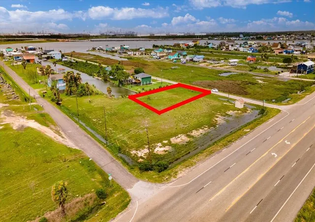 2nd image of 33&34 Beau Terre, Hitchcock, TX 77563 | MLS# 84239961