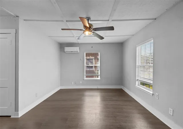 4th image of 4808 35Th St E, Dickinson, TX 77539 | MLS# 42146666