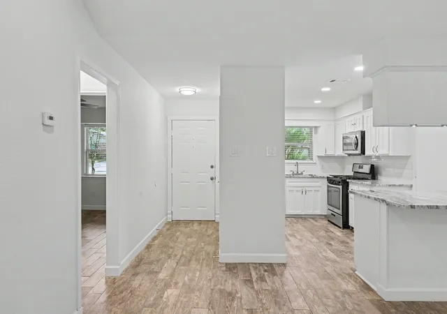 Photo 4 of Single family home for sale at 14 Summer Crst Cir, Spring, TX 77381 | MLS# 35770948 | Listing updated on 2026-08-19