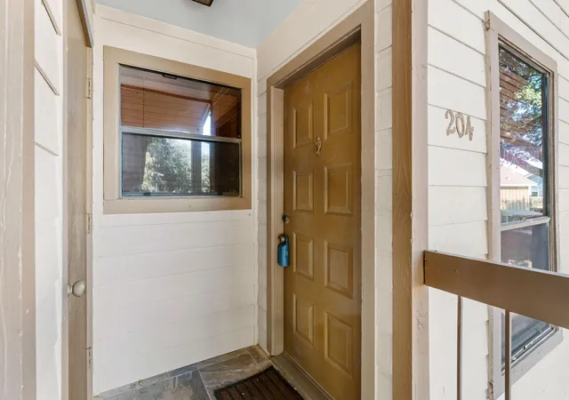 4th image of 204 Lakeview Ter #G, Montgomery, TX 77356 | MLS# 60372447