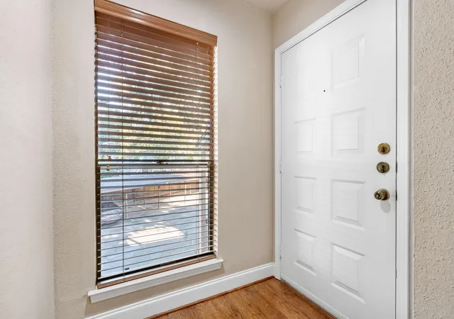 5th image of 204 Lakeview Ter #G, Montgomery, TX 77356 | MLS# 60372447