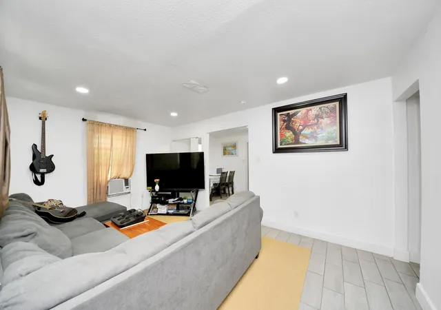 Photo 3 of Single family home for sale at 4035 Wylie St, Houston, TX 77026 | MLS# 52279851 | Listing updated on 2026-08-12