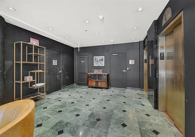 Listing Photo 4 - Condo for sale in building located at 1120 Texas St, Houston, TX 77002 - Unit #7D