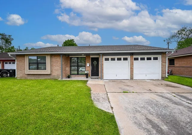 1st image of 4827 Knotty Oaks Trl, Houston, TX 77045 | MLS# 4652667