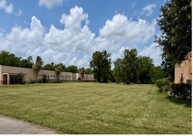 Photo 4 of Sale Pending at 721 Alt US 90 W, Richmond, TX 77406 | MLS# 95808421 | Listing updated on 2026-09-18