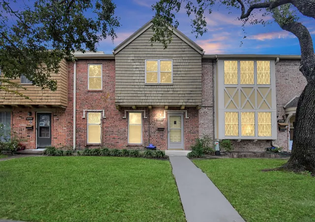 Photo 1 of Sale Pending at 10382 Hammerly Blvd, Houston, TX 77043 | MLS# 25488487 | Listing updated on 2026-09-17