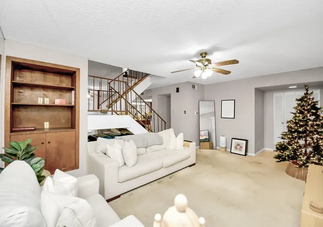 Photo 3 of Sale Pending at 10382 Hammerly Blvd, Houston, TX 77043 | MLS# 25488487 | Listing updated on 2026-09-17