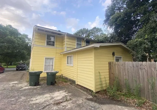 Photo 3 of Single family home for sale at 2480 Pecos St, Beaumont, TX 77702 | MLS# 5777234 | Listing updated on 2026-04-24