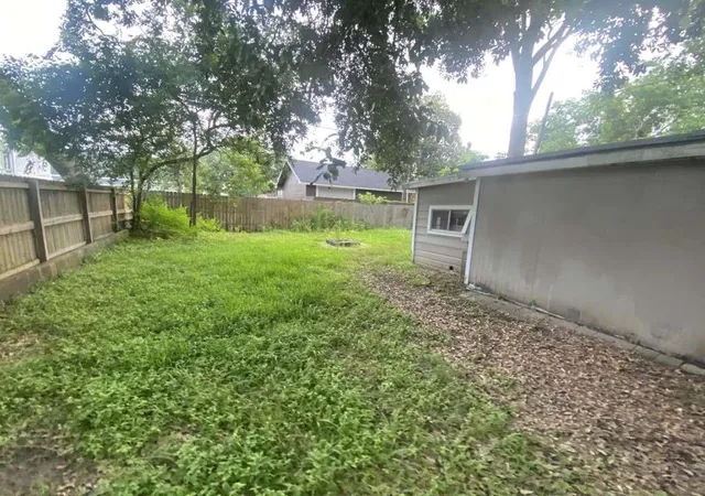 Photo 3 of Single family home for sale at 2480 Pecos St, Beaumont, TX 77702 | MLS# 5777234 | Listing updated on 2026-04-24