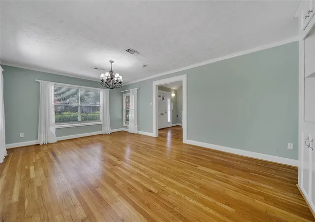 4th image of 1583 Sue Barnett Dr, Houston, TX 77018 | MLS# 49060730