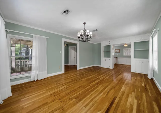 5th image of 1583 Sue Barnett Dr, Houston, TX 77018 | MLS# 49060730