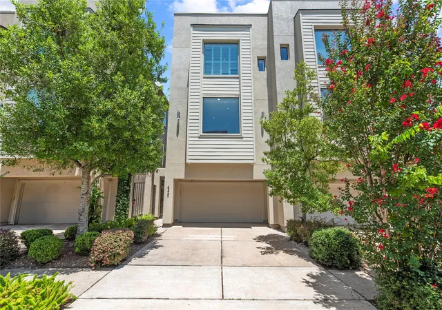 2nd image of 4320 Blossom St, Houston, TX 77007 | MLS# 55043349