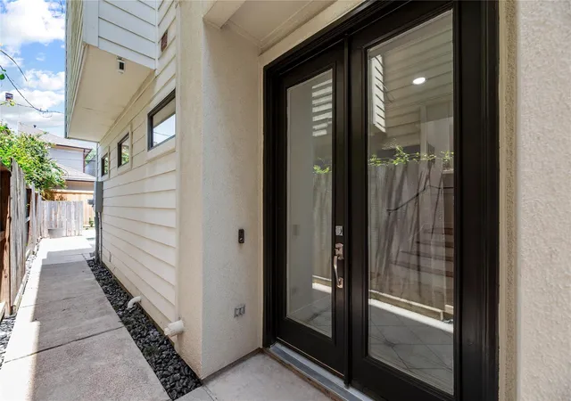 4th image of 4320 Blossom St, Houston, TX 77007 | MLS# 55043349