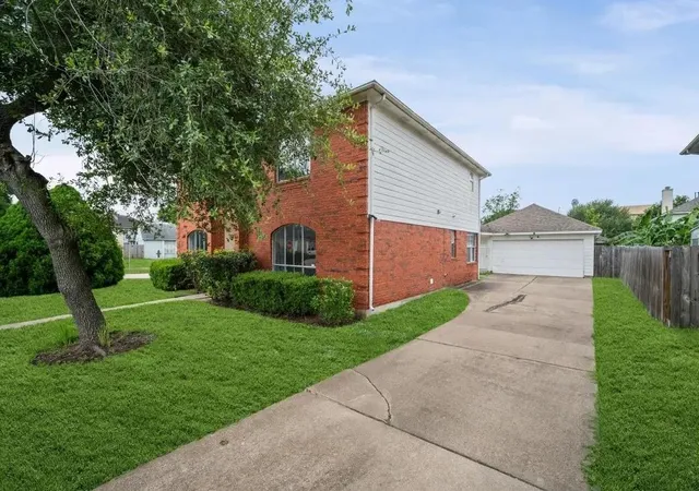 Photo 3 of Single family home for sale at 9366 Cor Oaks Ln, Houston, TX 77036 | MLS# 59483965 | Listing updated on 2026-09-06
