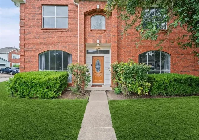Photo 3 of Single family home for sale at 9366 Cor Oaks Ln, Houston, TX 77036 | MLS# 59483965 | Listing updated on 2026-09-06