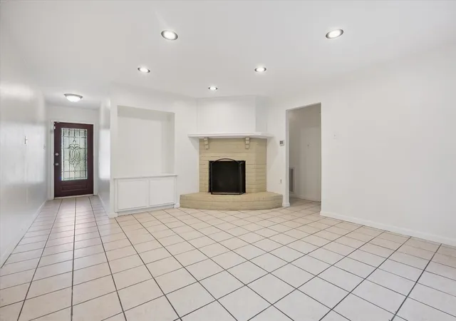 2nd image of 4731 Brookston St, Houston, TX 77045 | MLS# 32444877