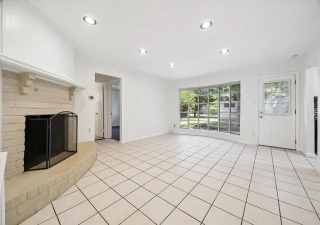 3rd image of 4731 Brookston St, Houston, TX 77045 | MLS# 32444877