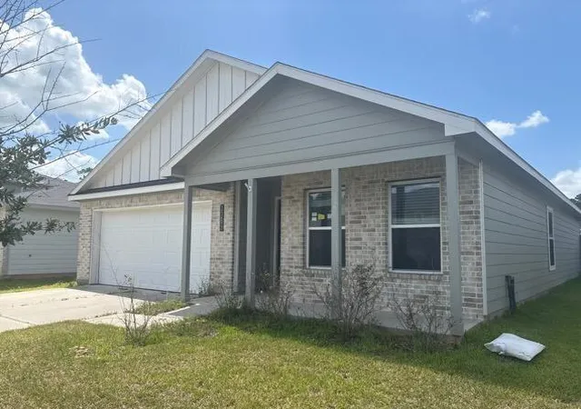 Photo 2 of Single family home for sale at 15690 Briar Forest Dr, Conroe, TX 77306 | MLS# 82156590 | Listing updated on 2026-08-21
