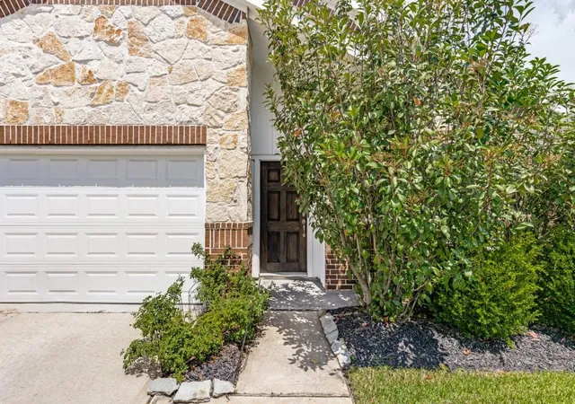 Photo 2 of Single family home for sale at 15414 Kirkdell Bnd Dr, Humble, TX 77346 | MLS# 40587998 | Listing updated on 2026-07-13