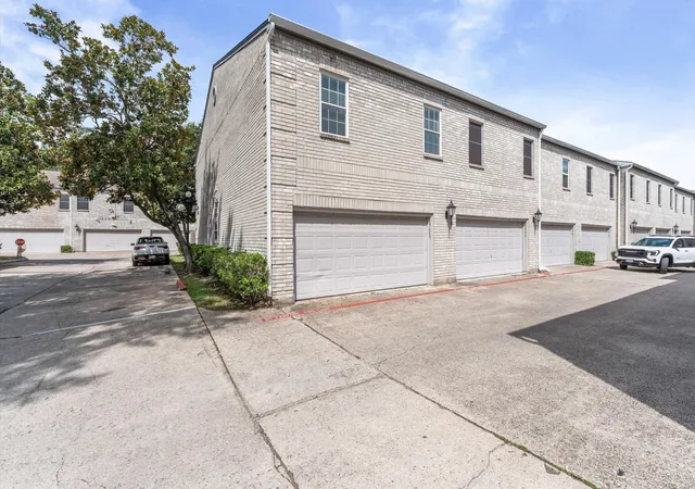 Condo for sale at 17557 Red Oak Dr #7557, Houston, TX 77090 | MLS# 57653269