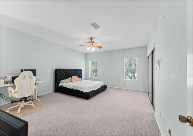 Listing Photo 4 - Condo for sale in building located at 17557 Red Oak Dr Dr, Houston, TX 77090 - Unit #7557