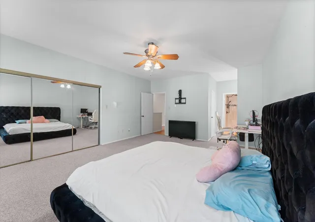 Listing Photo 5 - Condo for sale in building located at 17557 Red Oak Dr Dr, Houston, TX 77090 - Unit #7557