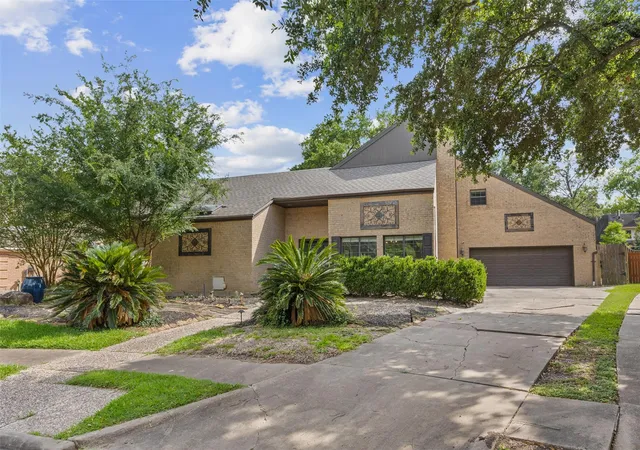 Photo 3 of Single family home for sale at 1616 Park Hvn Dr, Houston, TX 77077 | MLS# 66905220 | Listing updated on 2026-09-15