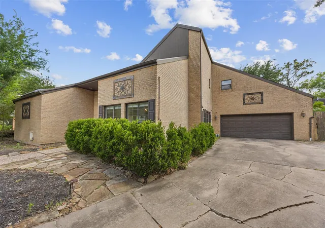 Photo 3 of Single family home for sale at 1616 Park Hvn Dr, Houston, TX 77077 | MLS# 66905220 | Listing updated on 2026-09-15