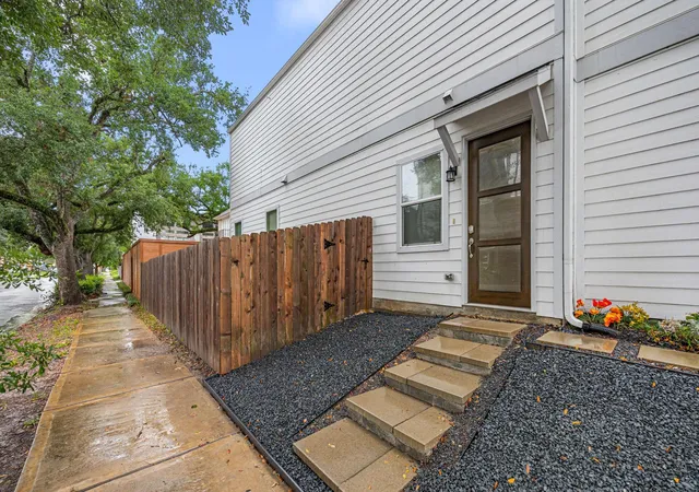 Photo 2 of Single family home for sale at 1732 Wichita St, Houston, TX 77004 | MLS# 70523731 | Listing updated on 2026-09-06