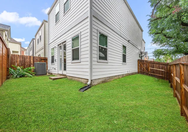 Photo 3 of Single family home for sale at 1732 Wichita St, Houston, TX 77004 | MLS# 70523731 | Listing updated on 2026-09-06