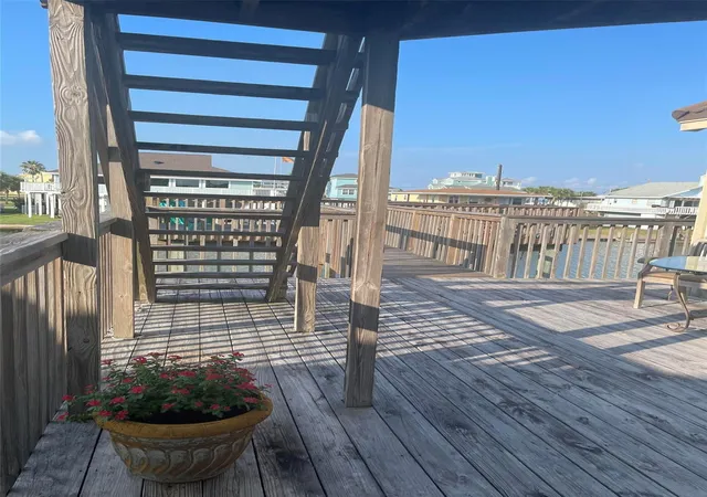 Photo 2 of Single family home for sale at 3710 Brewster Key Dr, Galveston, TX 77554 | MLS# 77109564 | Listing updated on 2026-06-20