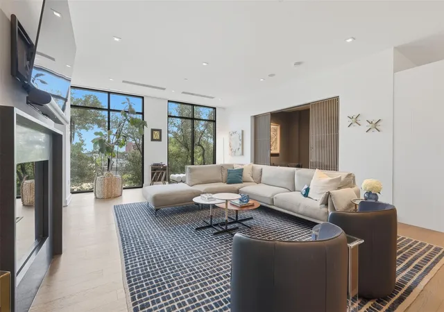 Photo 2 of Condo for sale at 2710 Steel St #405, Houston, TX 77098 | MLS# 82830973 | Listing updated on 2026-08-25
