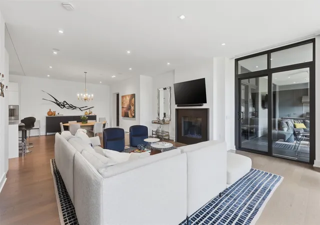 Photo 3 of Condo for sale at 2710 Steel St #405, Houston, TX 77098 | MLS# 82830973 | Listing updated on 2026-08-25
