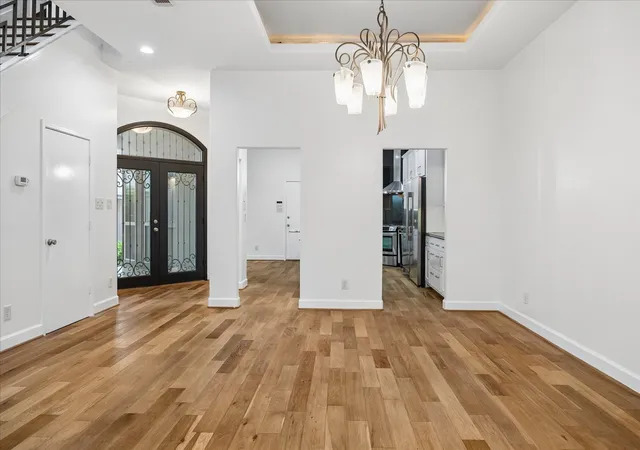 Photo 3 of Sale Pending at 1533 Nevada St, Houston, TX 77006 | MLS# 12954815 | Listing updated on 2026-09-01